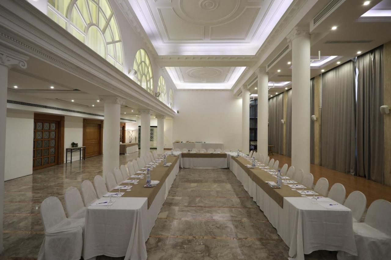 Riviera Hotel And Beach Lounge, Beirut Exterior foto