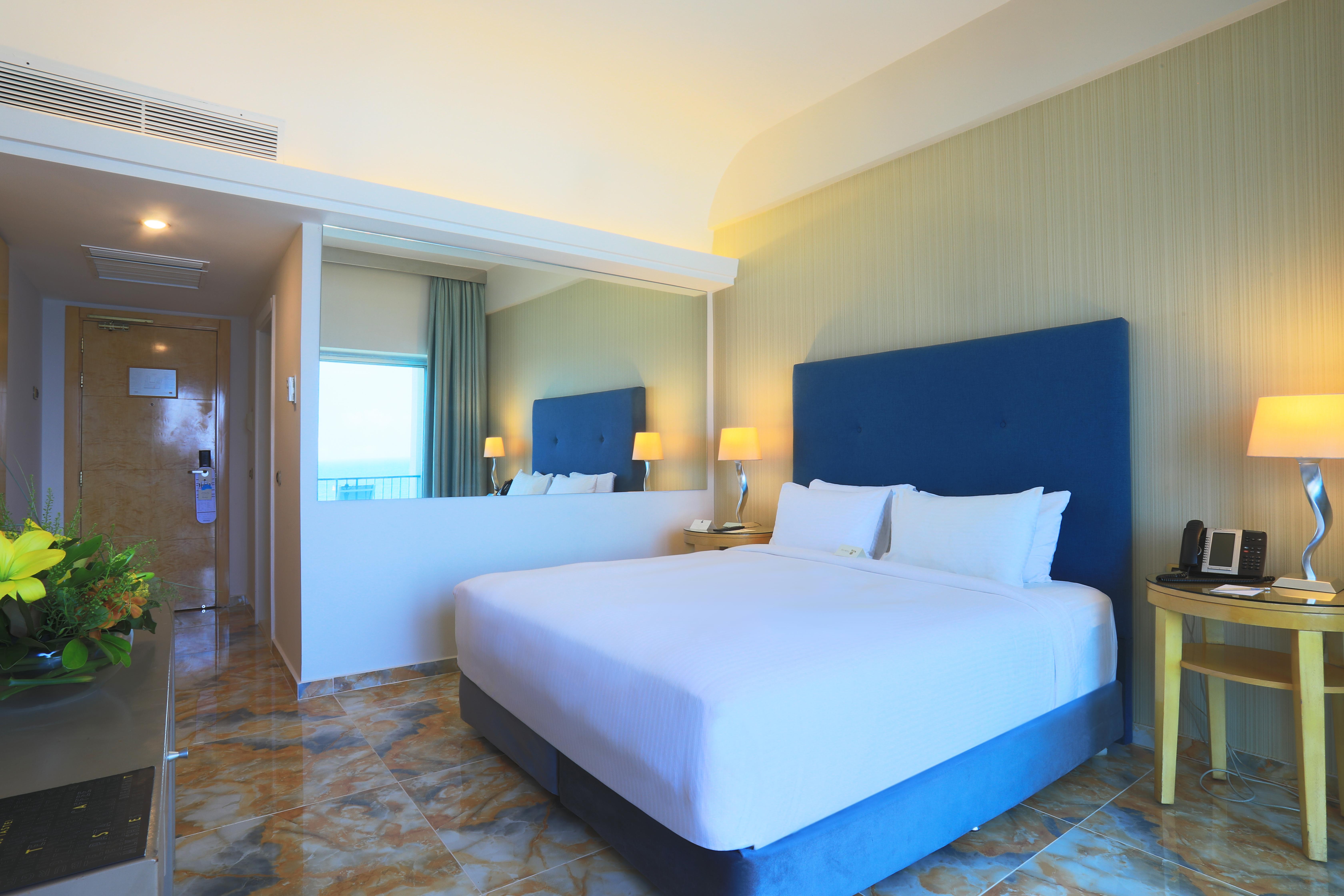 Riviera Hotel And Beach Lounge, Beirut Exterior foto