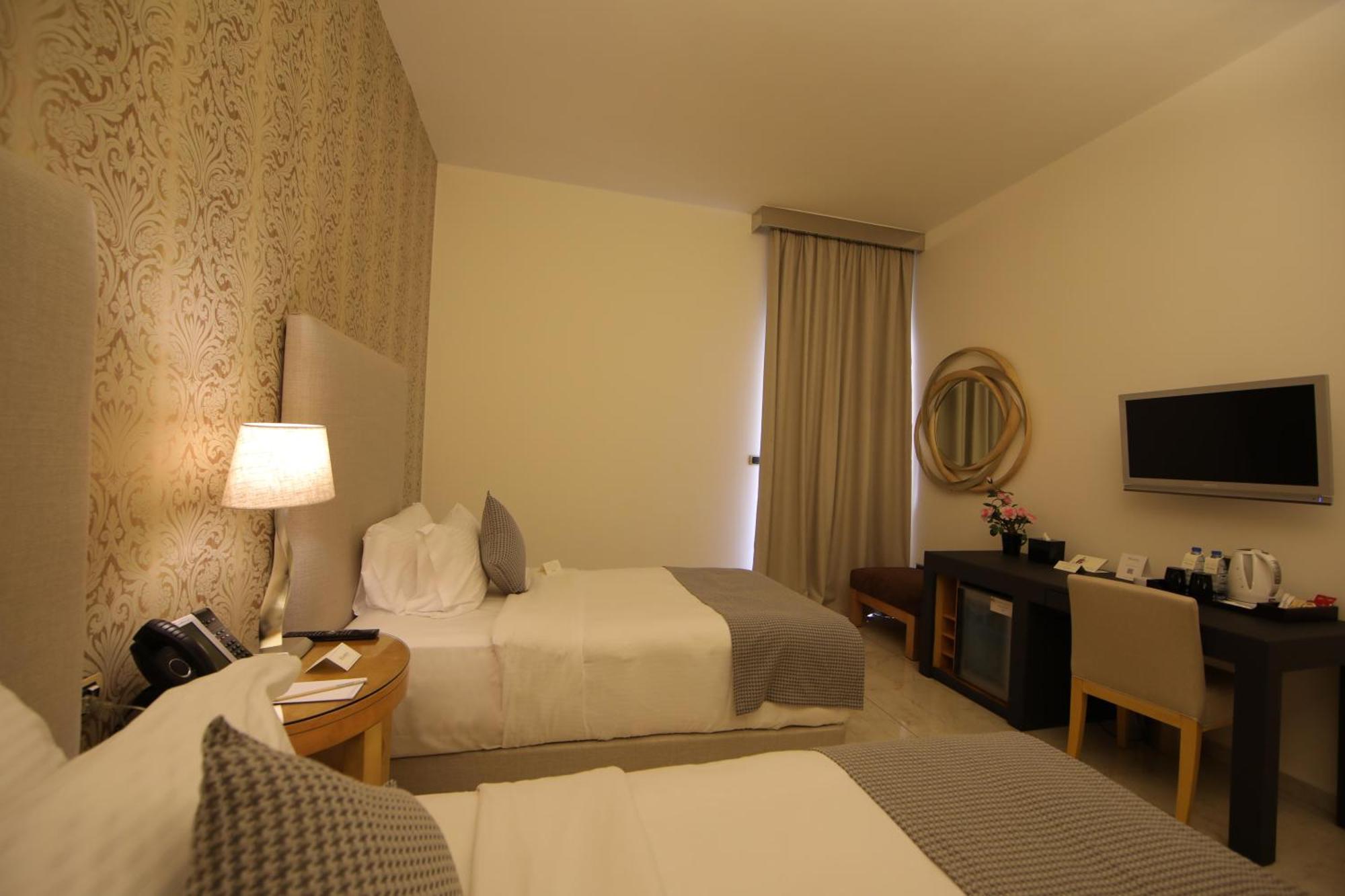 Riviera Hotel And Beach Lounge, Beirut Exterior foto