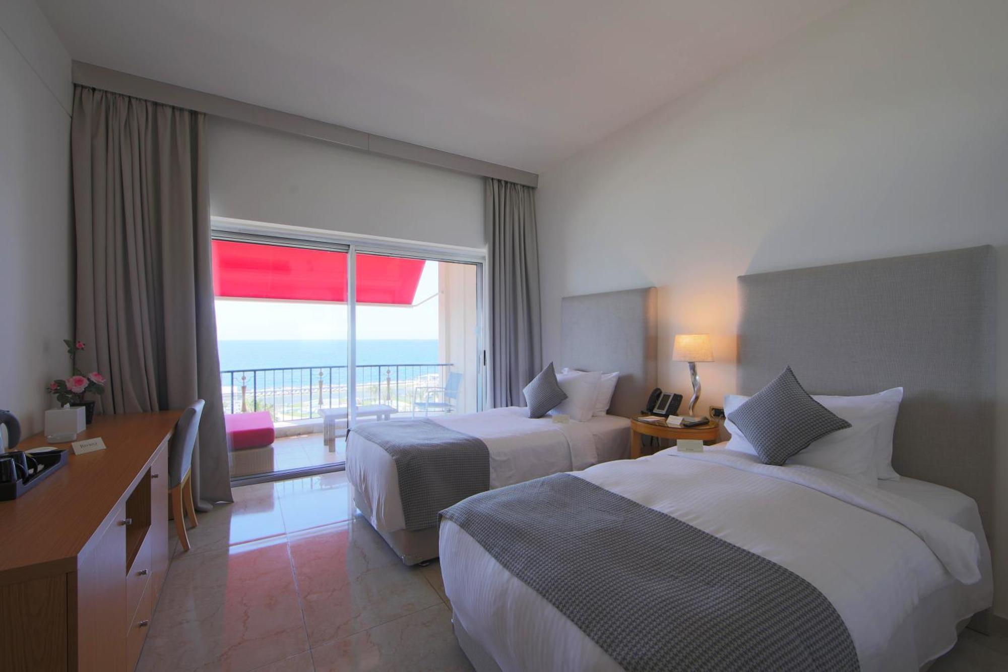 Riviera Hotel And Beach Lounge, Beirut Exterior foto