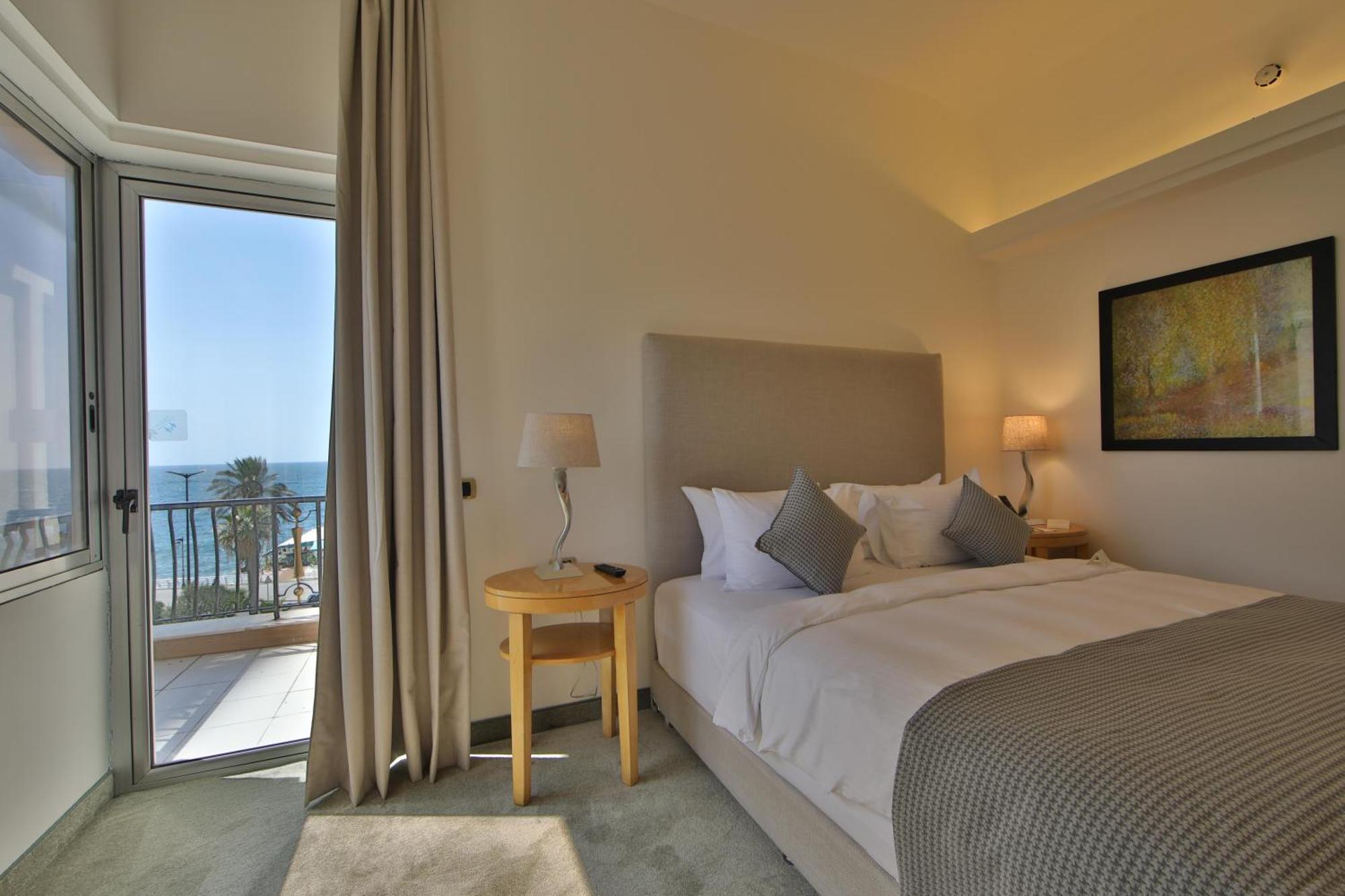 Riviera Hotel And Beach Lounge, Beirut Exterior foto