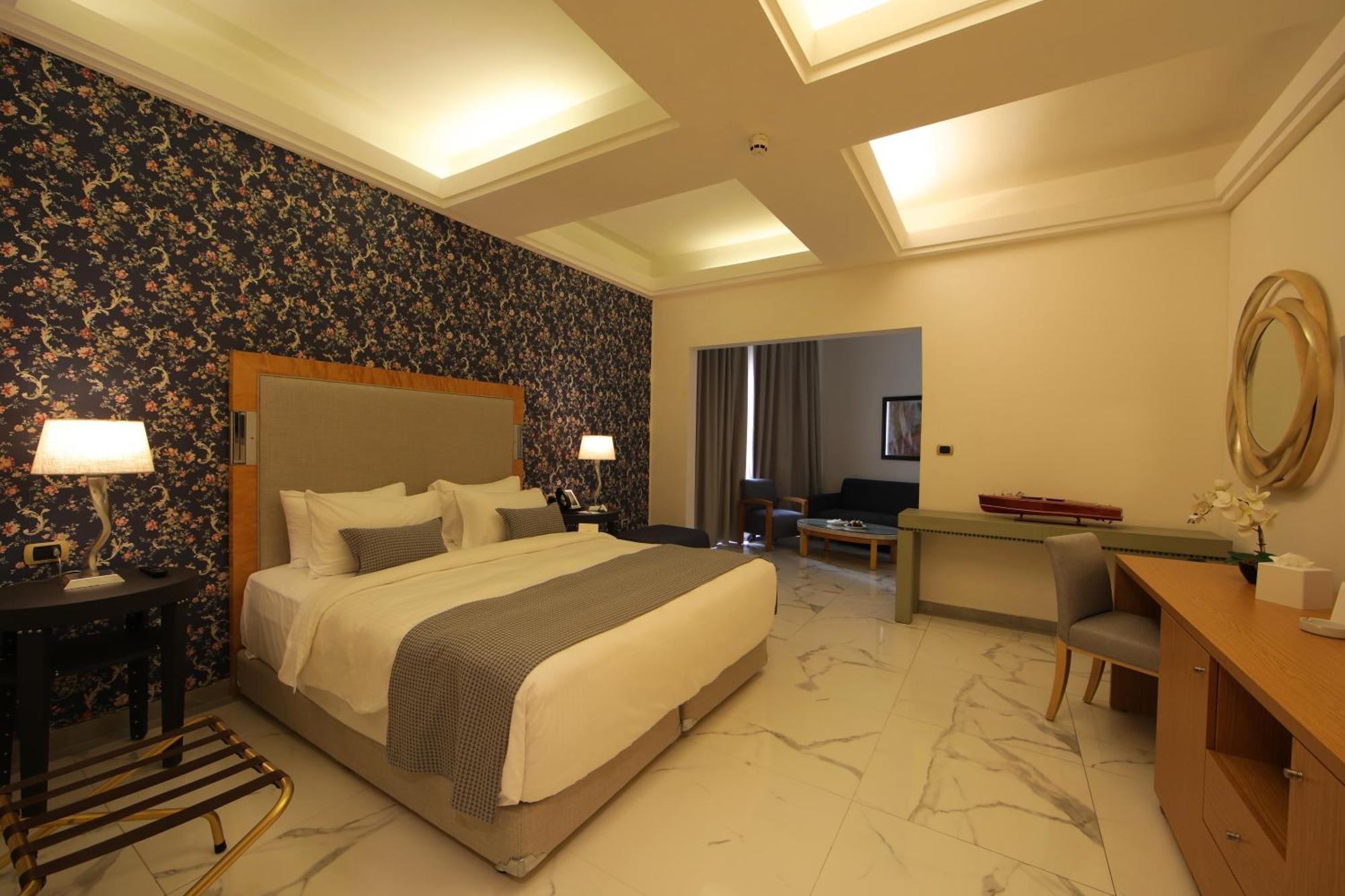 Riviera Hotel And Beach Lounge, Beirut Exterior foto
